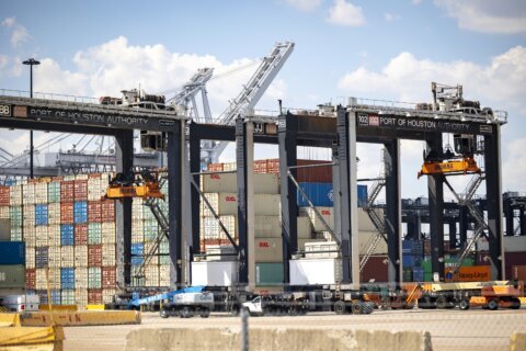 US dockworkers threaten to strike against automation, creating economic uncertainty