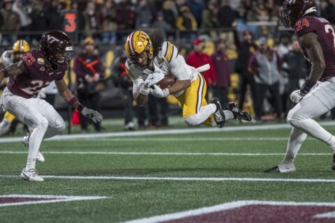 Minnesota beats Virginia Tech 24-10 in Duke’s Mayo Bowl for 8th straight bowl victory