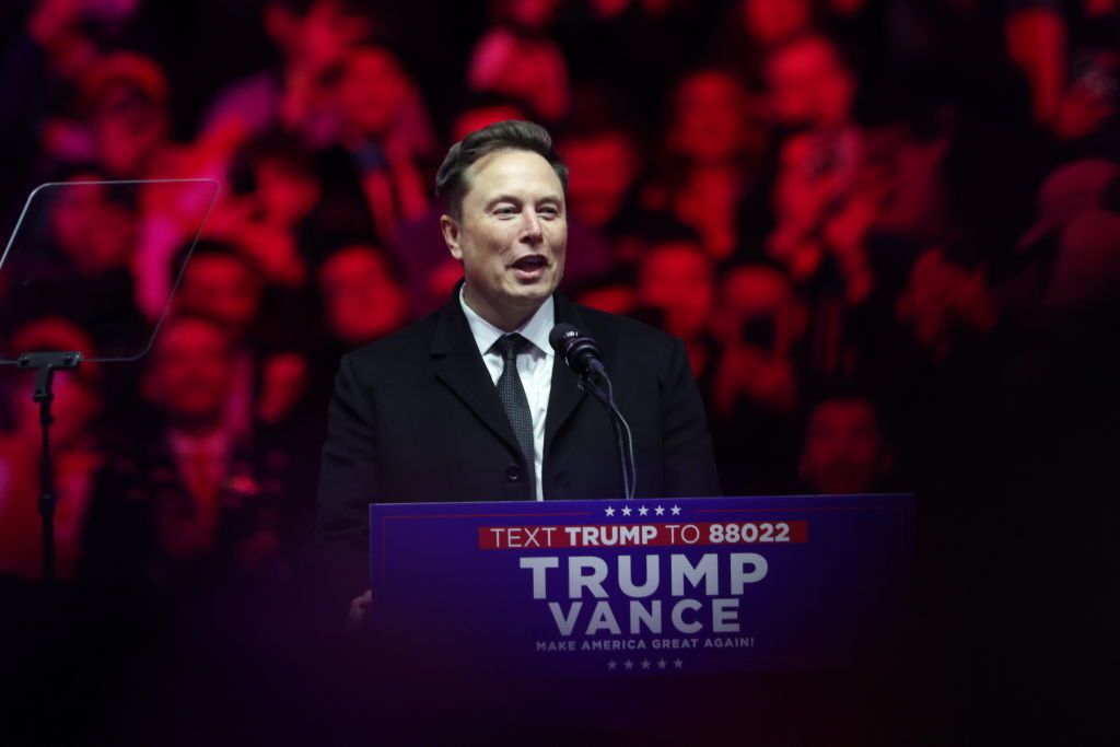 Elon Musk discursa no comício de Donald Trump