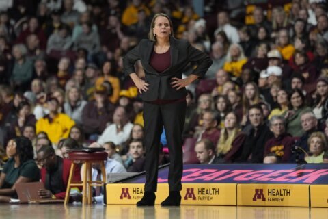 Minnesota earns 1st women’s AP Top 25 ranking since 2019. UCLA, South Carolina, Notre Dame still 1-3