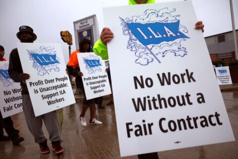 With strike looming, longshoremen and management return to negotiations