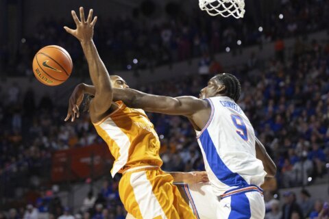 No more unbeatens: No. 8 Florida topples top-ranked Tennessee 73-43 with stifling defense