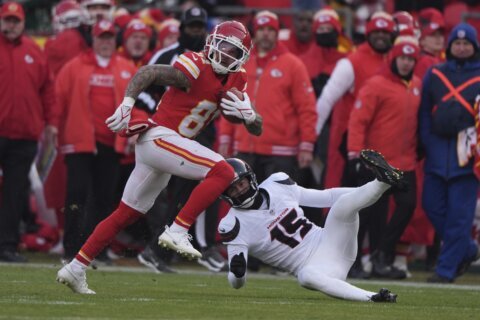 Texans’ Kris Boyd flings helmet, gets penalized and then shoves his coach on first play vs. Chiefs