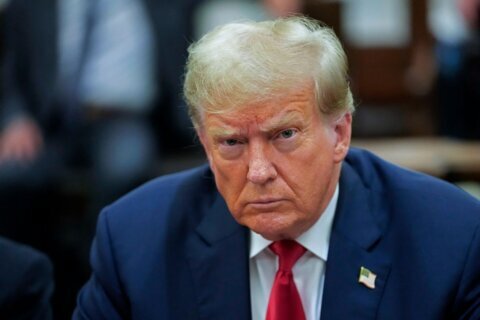 Juez se muestra escéptico de anular condena de Trump por el pago de sobornos