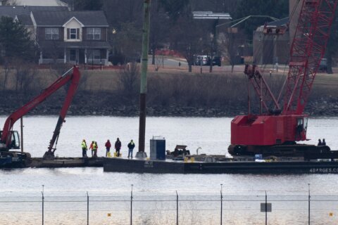 Salvage crews remove large portion of commercial jet from river after deadly air collision near DC