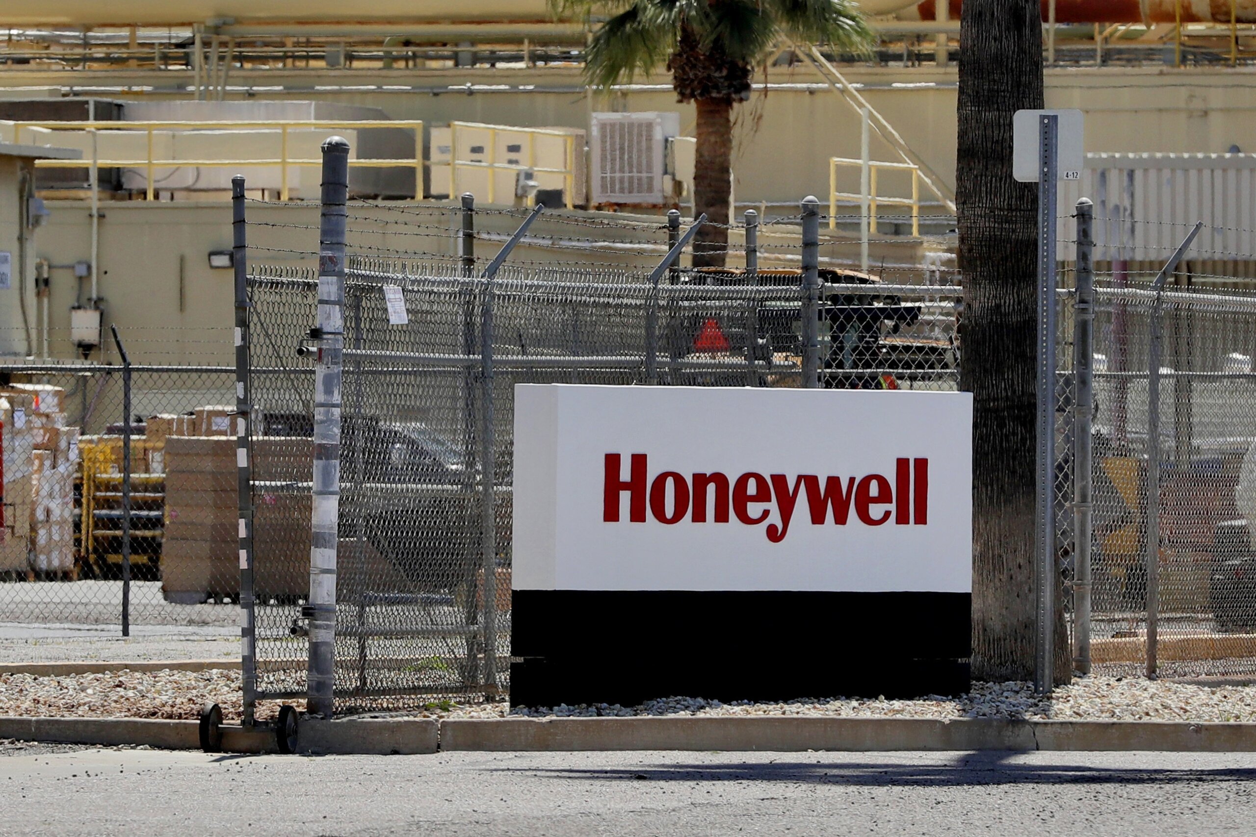 Honeywell, one of the few remaining US industrial conglomerates, will split into three companies - News