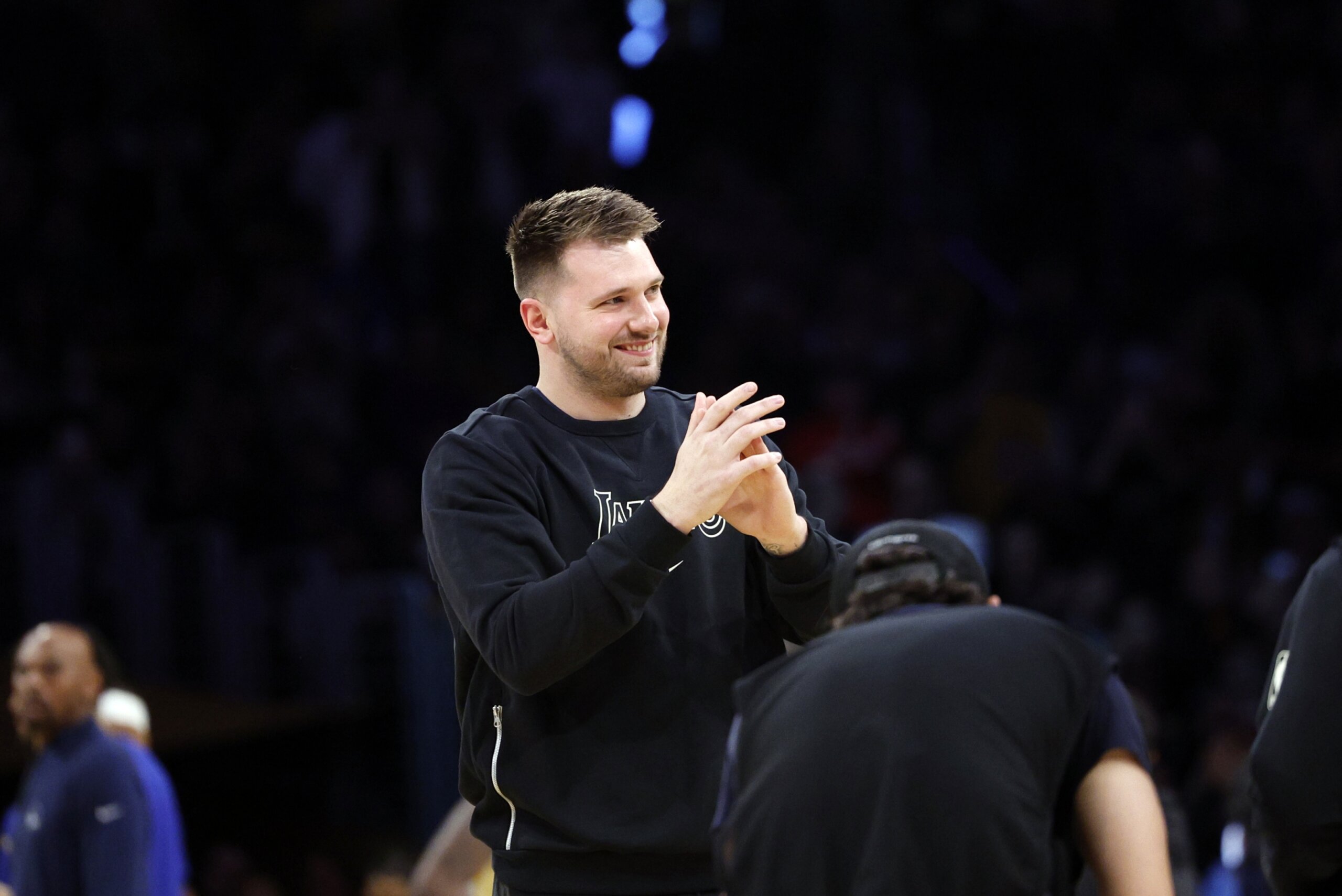 Luka Doncic makes his Lakers debut and quickly connects with LeBron James in a 132-113 win over Utah - News