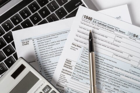 Qué saber sobre exenciones fiscales de Trump a propinas y horas extra