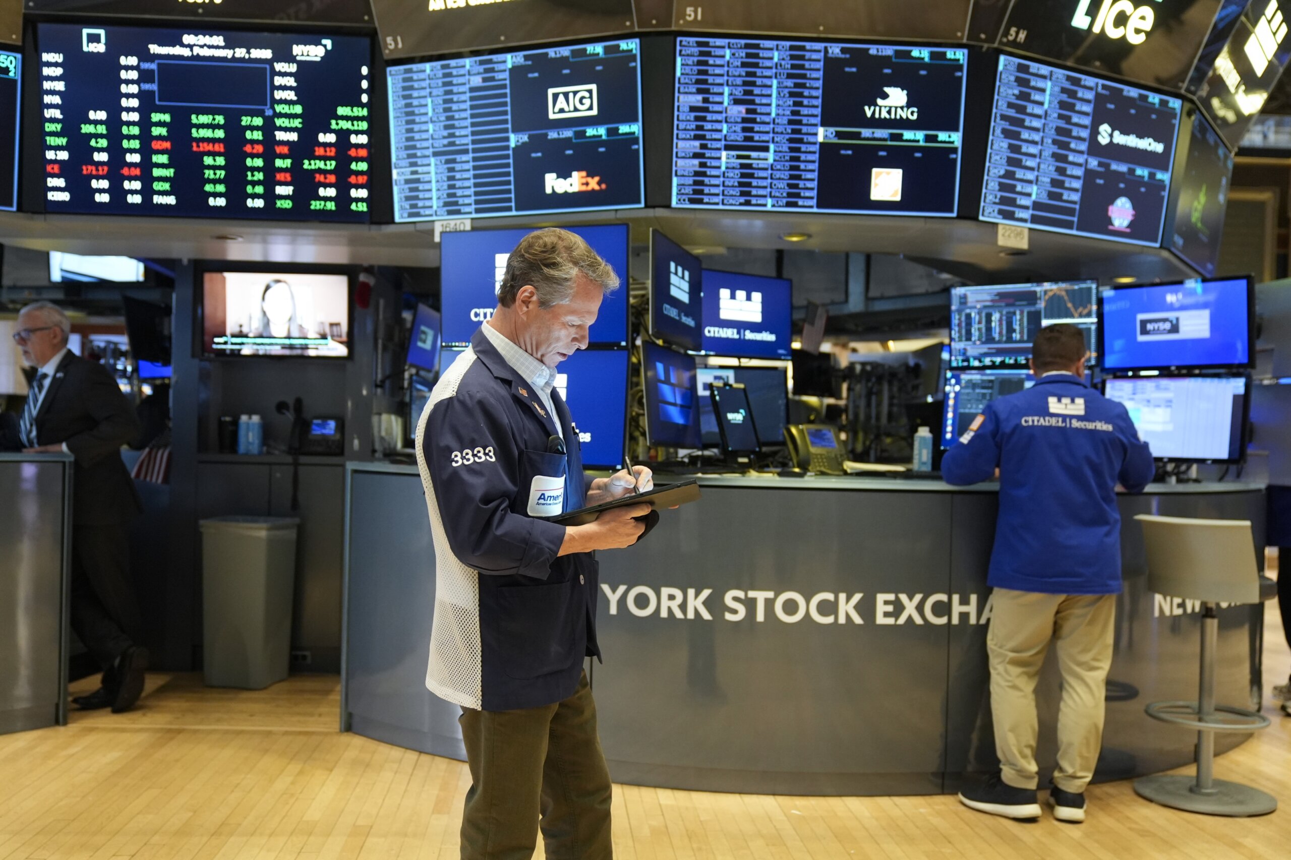 Wall Street falls again but a rebound in technology stocks helps tamp down the losses - News