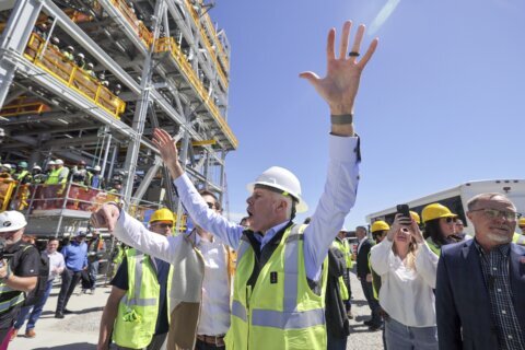 Trump’s interior and energy secretaries cheer on natural gas export industry in Gulf Coast