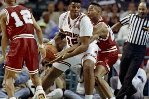 Oliver Miller, center who helped Arkansas reach Final Four and played 9 NBA seasons, dies at 54