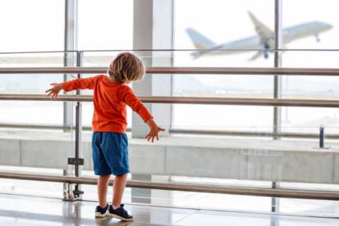 ‘I’m not going’: Va. psychiatrist offers tips to help kids conquer fear of flying before spring break