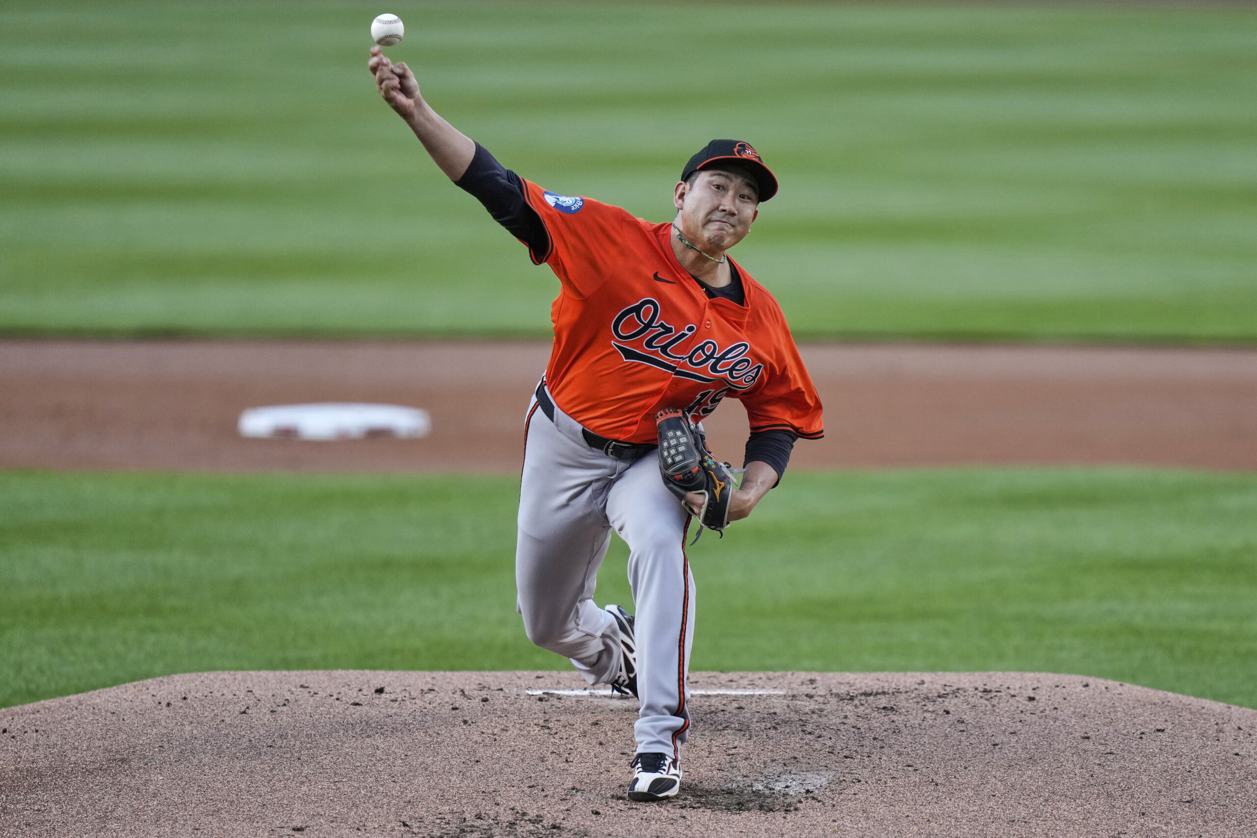 Rockies and right-hander Tomoyuki Sugano agree to a $5.1 million, 1-year contract