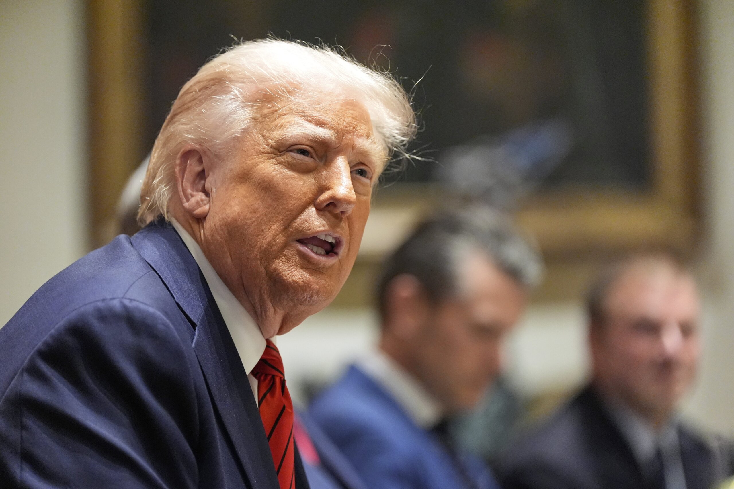 Trump extends government hiring freeze for civilian executive branch ...