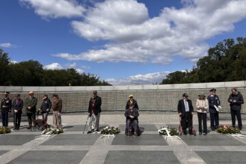 Six living World War II veterans