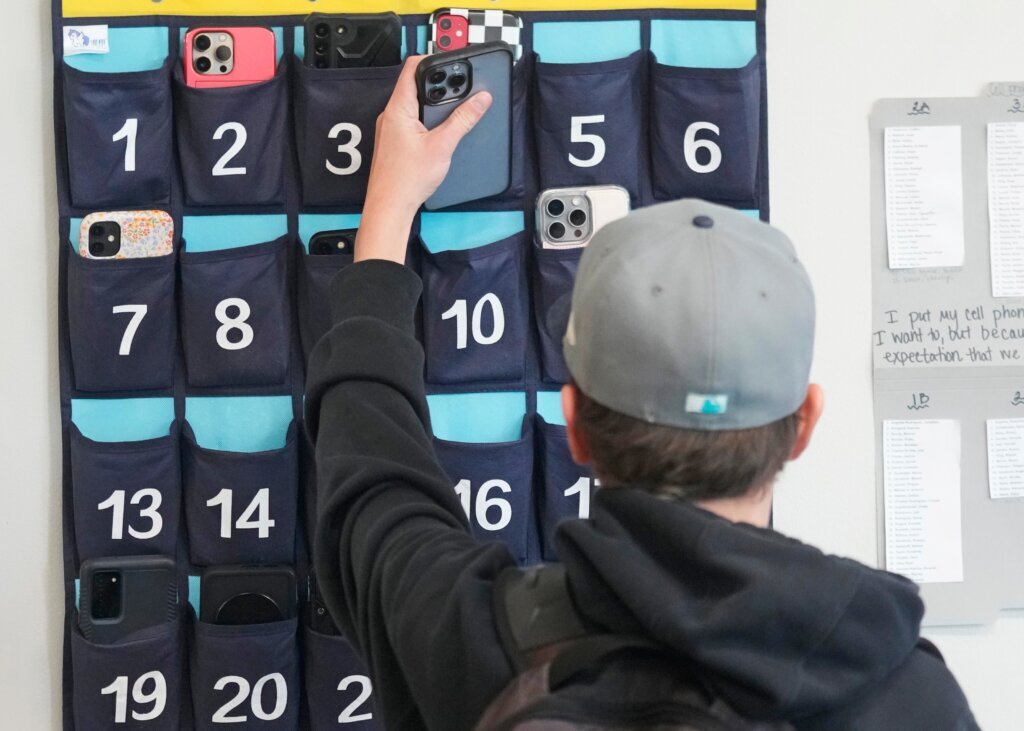 Bell-to-bell ban on cellphone use to start for all Montgomery Co. students in upcoming school year