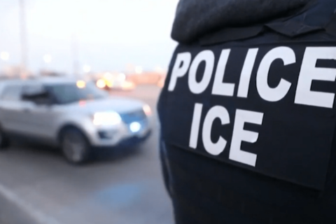 Mujer muere durante operativo con agentes de ICE en Minneapolis