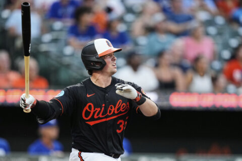 Orioles pound 4 homers and 16 hits to beat AL-East leading Blue Jays 11-4