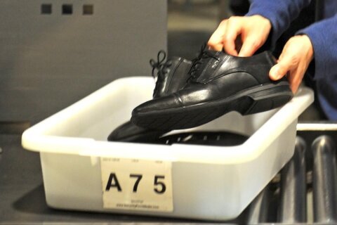 Senate Democrat demands that TSA lift its ‘shoes-on’ policy, calling it a safety risk