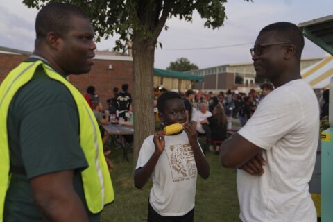Migrants to Iowa strike different portraits where ‘American Gothic’ was created
