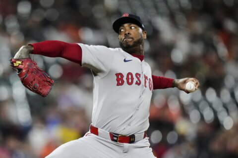 Red Sox and closer Aroldis Chapman agree to $13.3 million contract for 2026 with a 2027 option