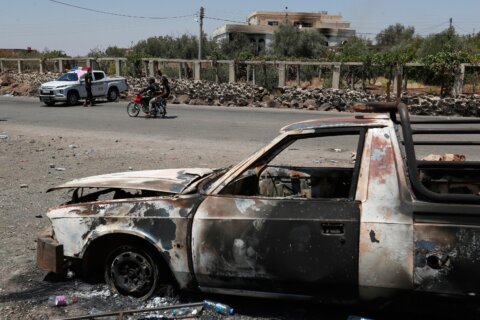 Fresh clashes break out in Syria as the interim government struggles to ease tensions