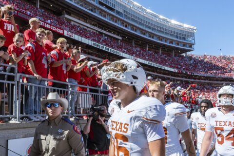 Full of expectations, Arch Manning struggles as top-ranked Texas falls at No. 3 Ohio State