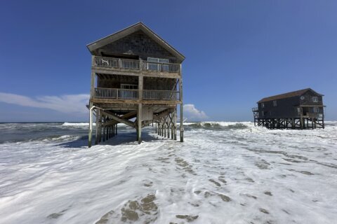2 more beachfront homes near collapse as Hurricane Erin's waves pound North Carolina's Outer Banks