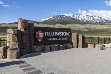 Yellowstone sign