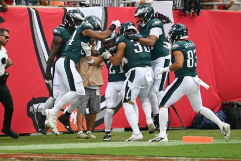 Eagles send a message to the NFL and the 31 other teams with the fake tush push