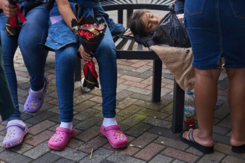 Chaotic showdown over Guatemalan children exposes fault lines in Trump’s deportation push