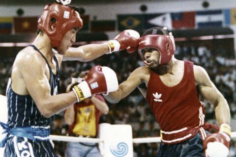 Roy Jones Jr. given the 1988 Olympic gold medal by the boxer who got the controversial win over him