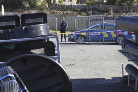 A New Zealand father who evaded authorities with his 3 children for years is shot dead by the police