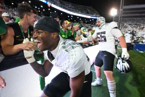 Oregon outlasts Penn State 30-24 in double overtime