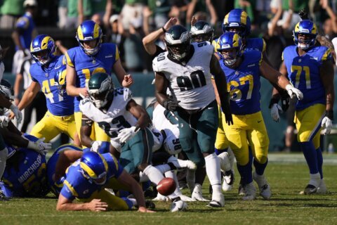 Jordan Davis seals Eagles' 33-26 thrilling win over Rams with Philly's 2nd blocked FG of 4th quarter