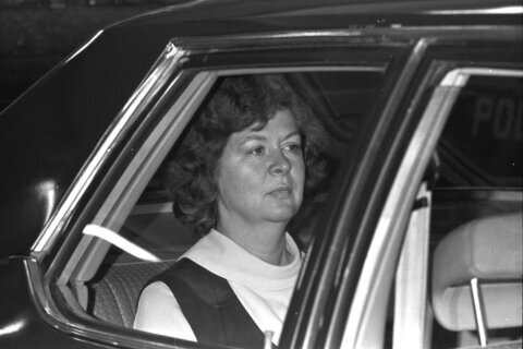 Sara Jane Moore, who tried to assassinate President Gerald Ford in 1975, dies at 95