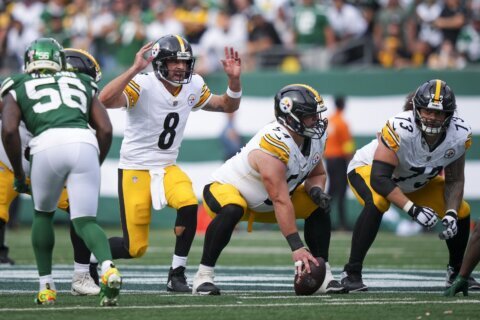 Aaron Rodgers throws 4 TD passes in his Steelers debut, leads 34-32 comeback win over Jets