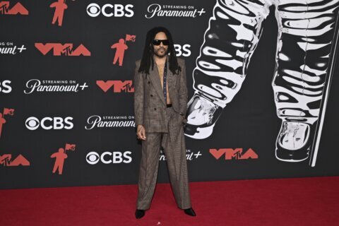 Lenny Kravitz to star in NBC’s ‘Sunday Night Basketball’ opening