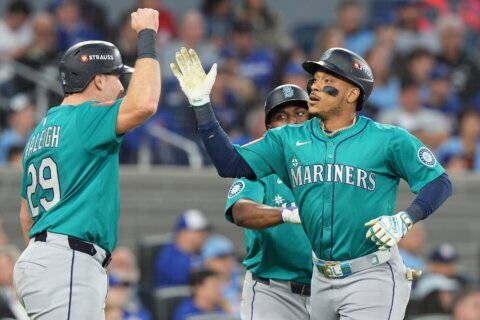 Mariners take 2-0 ALCS lead, beat Blue Jays 10-3 as Rodríguez, Polanco and Naylor homer