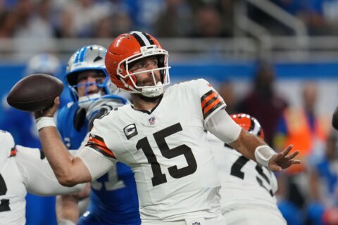 Bengals acquire Joe Flacco from the Browns in a trade that also involves draft picks