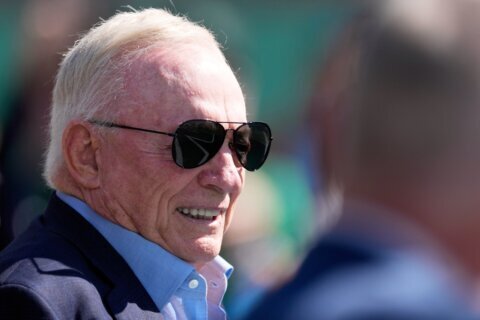 NFL fines Jerry Jones $250,000 for obscene MetLife gesture he says was inadvertent