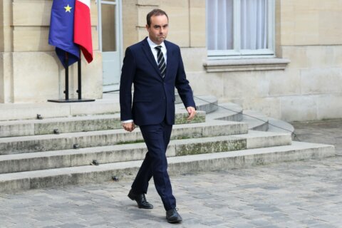 France’s premier quits hours after naming government, plunging the country into more political chaos