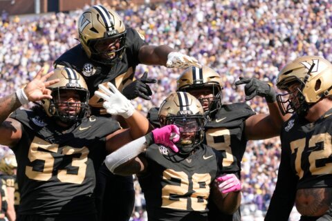 Pavia has No. 17 Vanderbilt off to best start in 75 years after beating No. 10 LSU 31-24