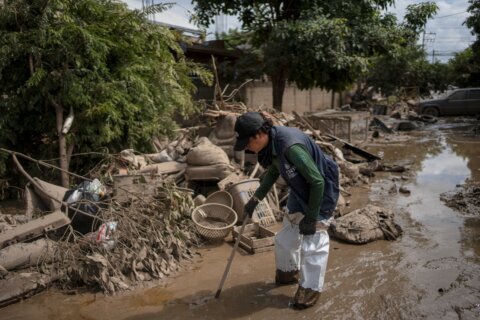 A week after floods, swathes of central Mexico reel from devastation