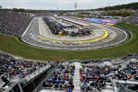 Byron outduels Blaney for victory at Martinsville and NASCAR Championship 4 berth