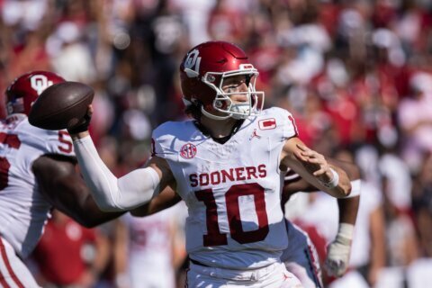 No. 14 Oklahoma, Mateer get back on track with a 26-7 win over South Carolina