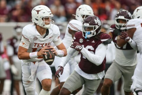 Texas QB Manning 'felt good' all week in concussion protocol and was sharp in win over Vandy