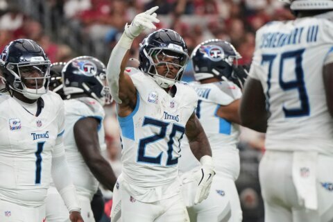 Titans snap 10-game skid with improbable comeback to beat Cardinals 22-21