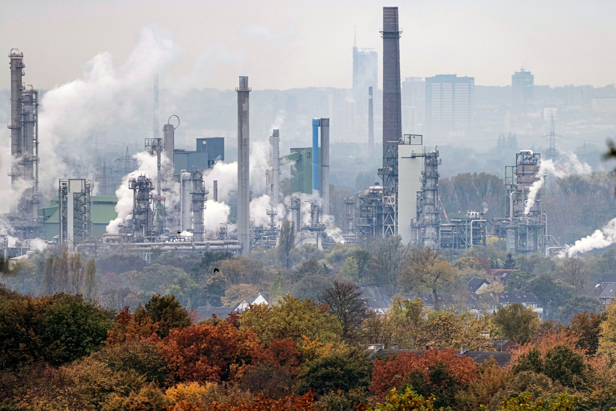 Relentless rise in carbon pollution from fossil fuels slightly dampens climate-fighting hopes