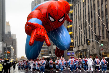 spiderman balloon thanksgiving parade